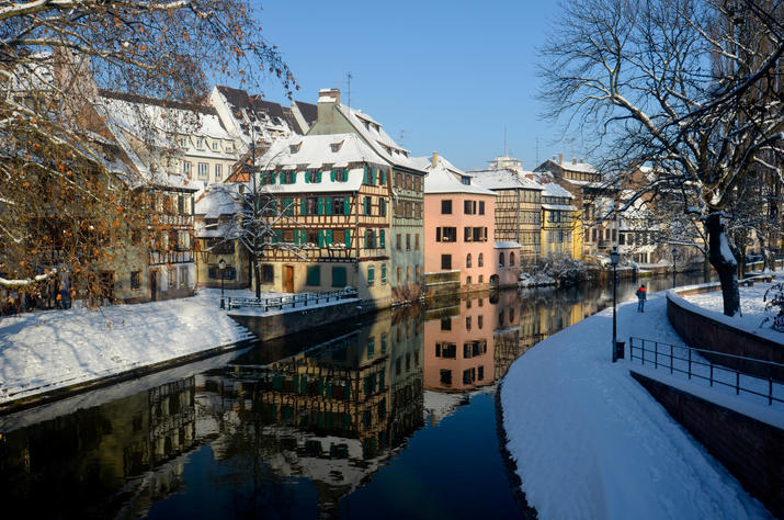  The city of Strasburg during winter