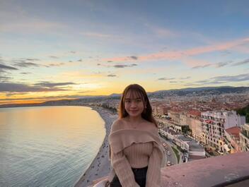 Daisy in Nice